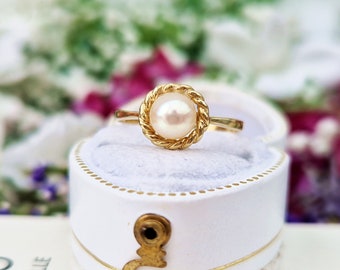 Vintage 1986 9ct Yellow Gold Classic White Pearl Solitaire Stacking Ring / Size M or 6.5
