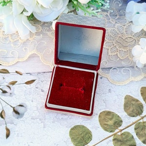 Vintage H. Purchen Juwelier Croydon lichtgrijs en rood interieur sieradenringdoos voor display collectie cadeau