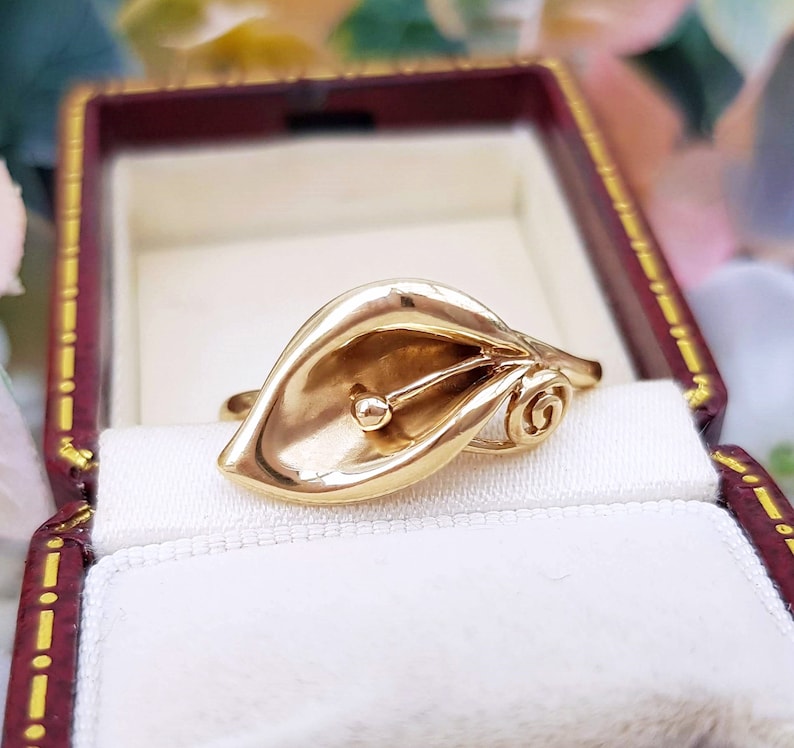 vintage set of 2 9ct yellow gold calla lily flower ring
