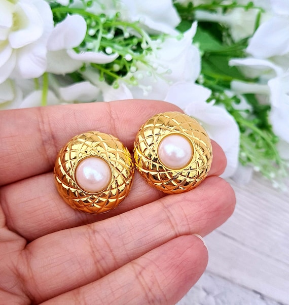 Authentic Vintage Chanel Faux Pearl Large Round Gold Plated Clip On Earrings