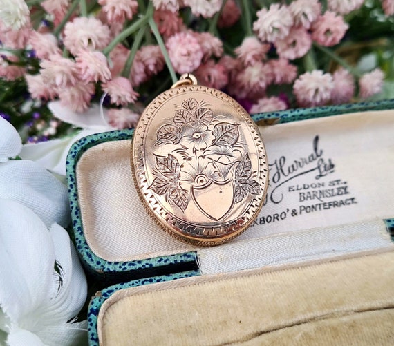Antique Victorian Gold Tone Large Ornate Engraved… - image 1
