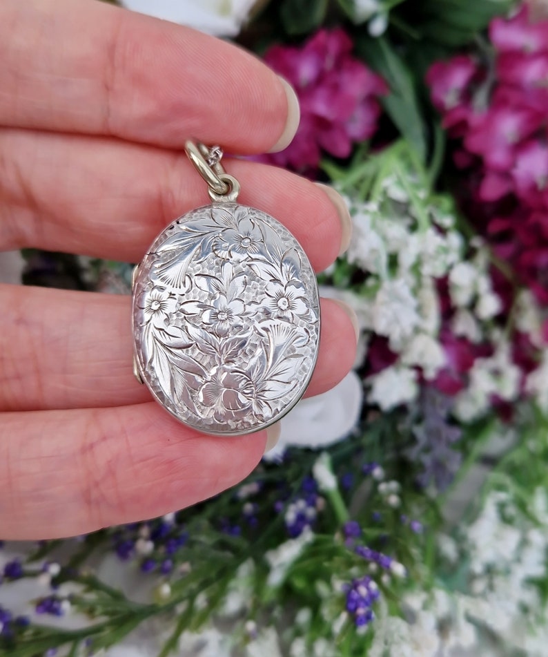 Antique Victorian Sterling Silver Ornate Aesthetic Engraved Floral Locket Pendant Bild 3