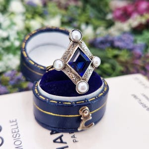 Antique Art Deco 18ct Gold Royal Blue Sapphire & White Pearl Statement Ring / Size Q 1/2 or 8.5 image 5