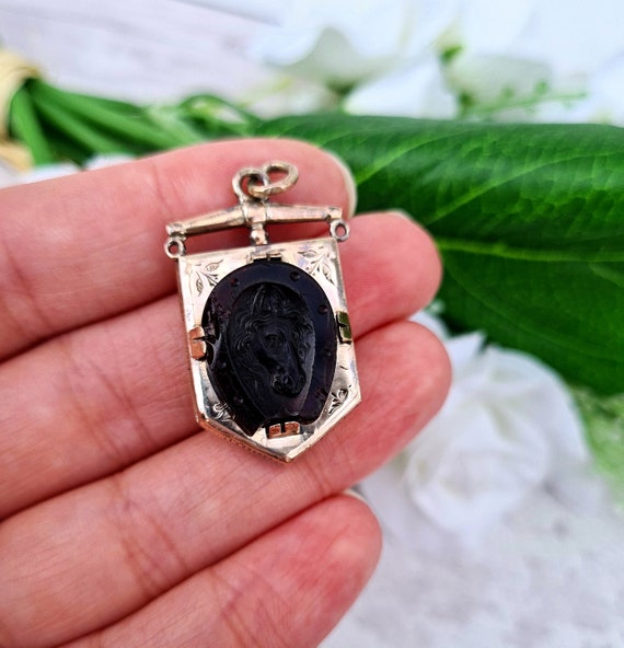 Antique Victorian 9ct Gold Engraved 