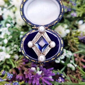 Antique Art Deco 18ct Gold Royal Blue Sapphire & White Pearl Statement Ring / Size Q 1/2 or 8.5 image 3