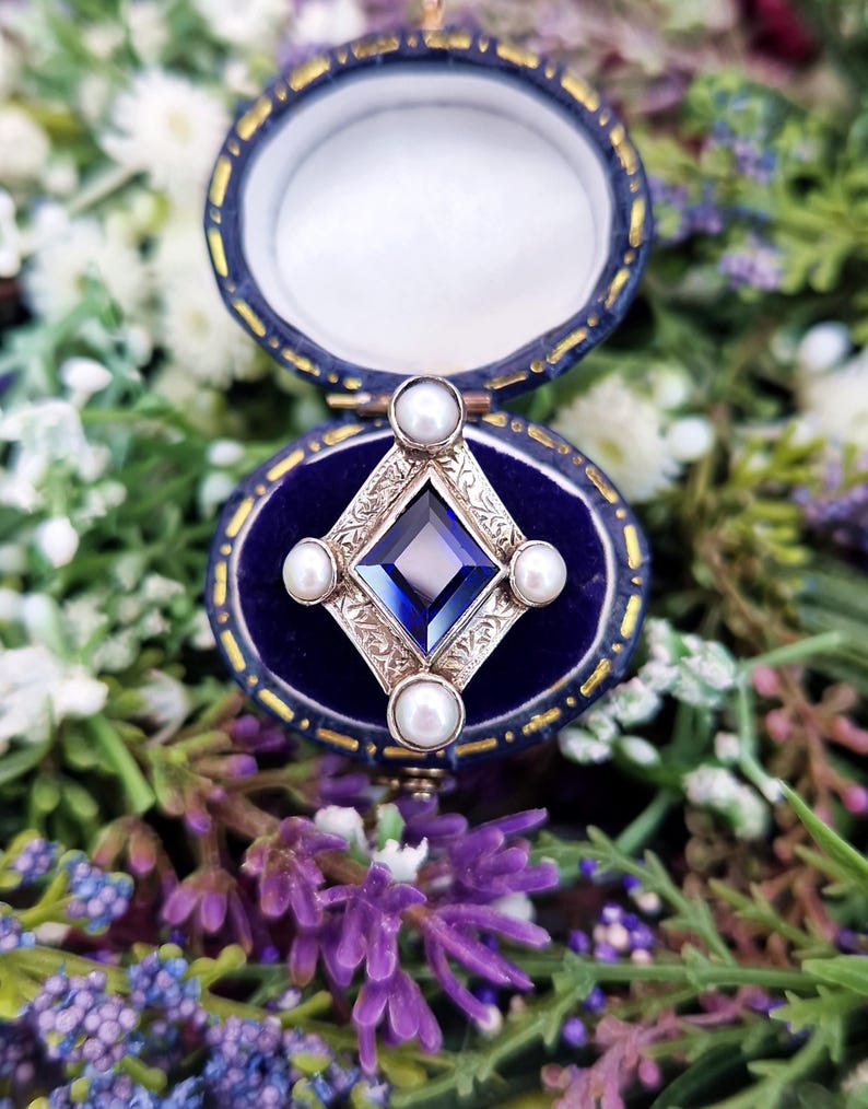 Antique Art Deco 18ct Gold Royal Blue Sapphire & White Pearl Statement Ring / Size Q 1/2 or 8.5 image 3