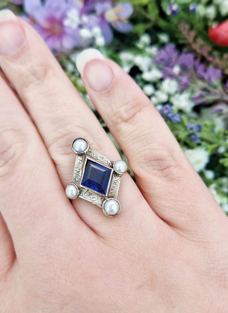 Antique Art Deco 18ct Gold Royal Blue Sapphire & White Pearl Statement Ring / Size Q 1/2 or 8.5 image 2