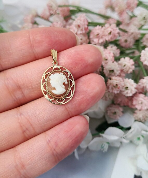 Vintage 1977 9ct Yellow Gold Lady Cameo 