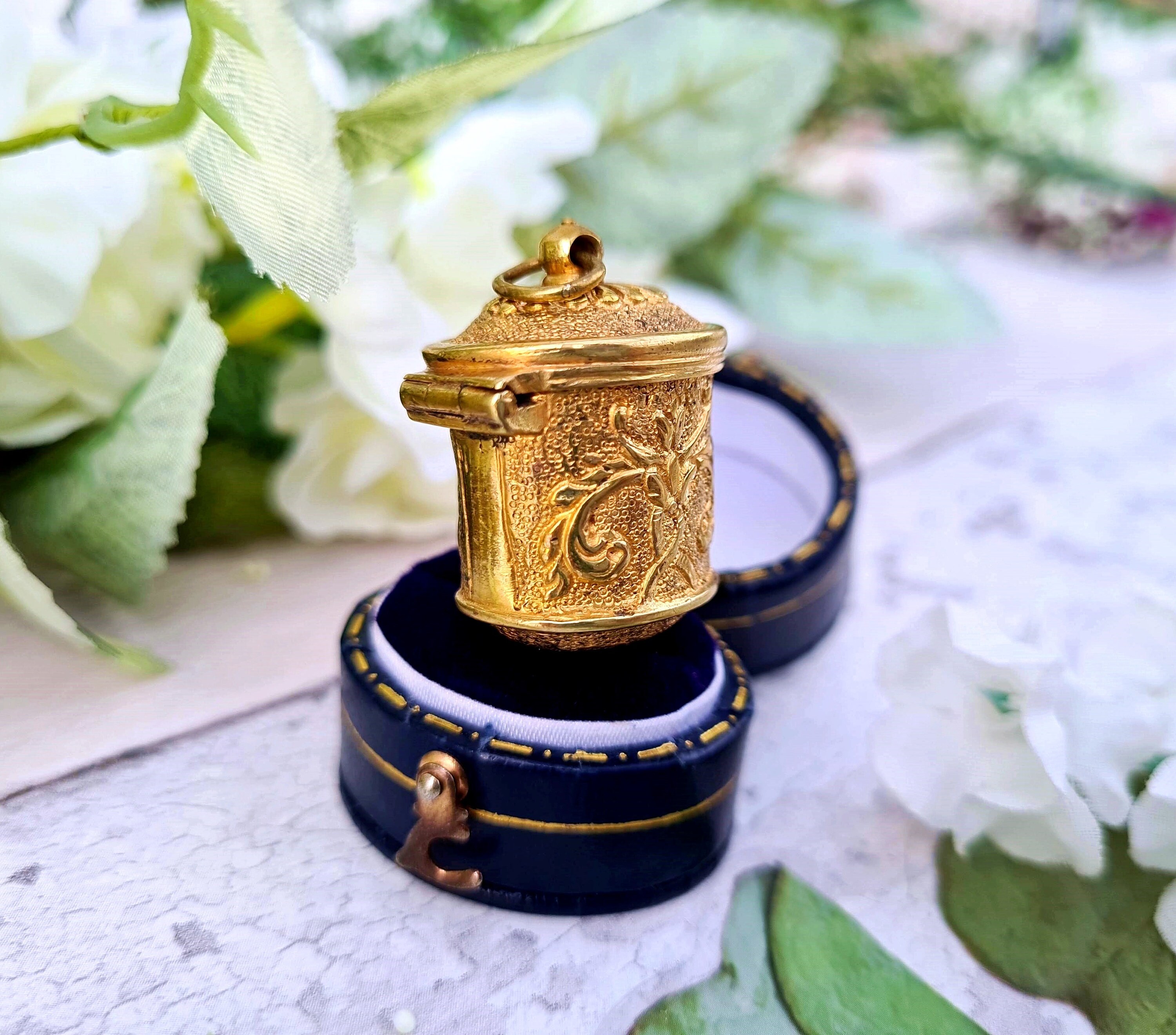 Antique Art Nouveau Gold Pinchbeck Ornate Opening Amphora