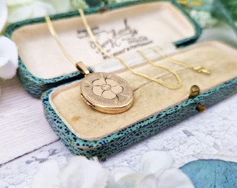 Vintage 1982 9ct Yellow Gold Ornate Engraved Oval Flower