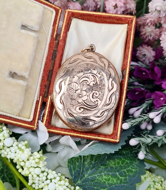 Antique Victorian Gold Tone Large Ornate Engraved… - image 3