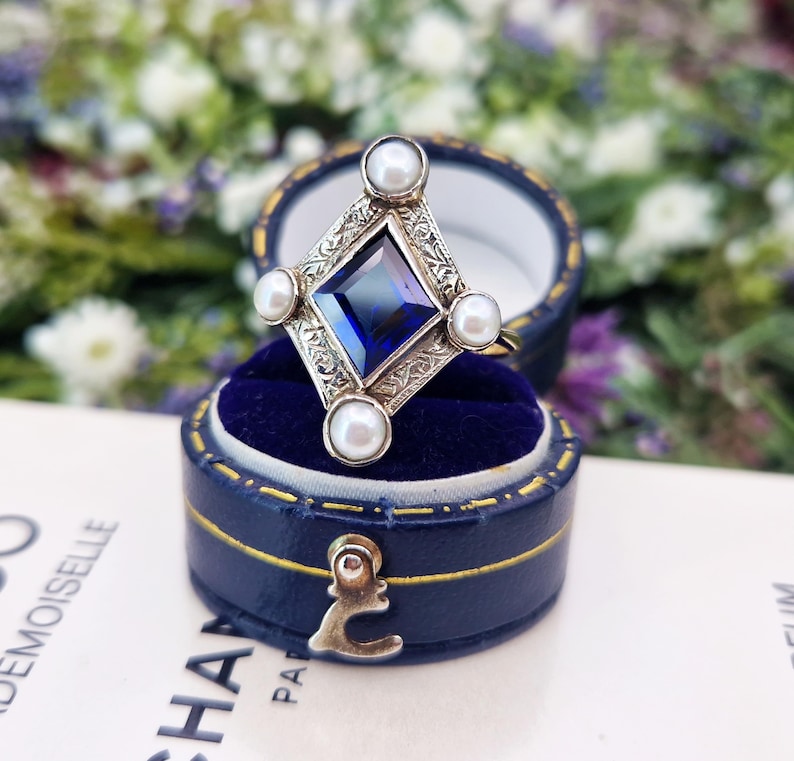 Antique Art Deco 18ct Gold Royal Blue Sapphire & White Pearl Statement Ring / Size Q 1/2 or 8.5 image 4