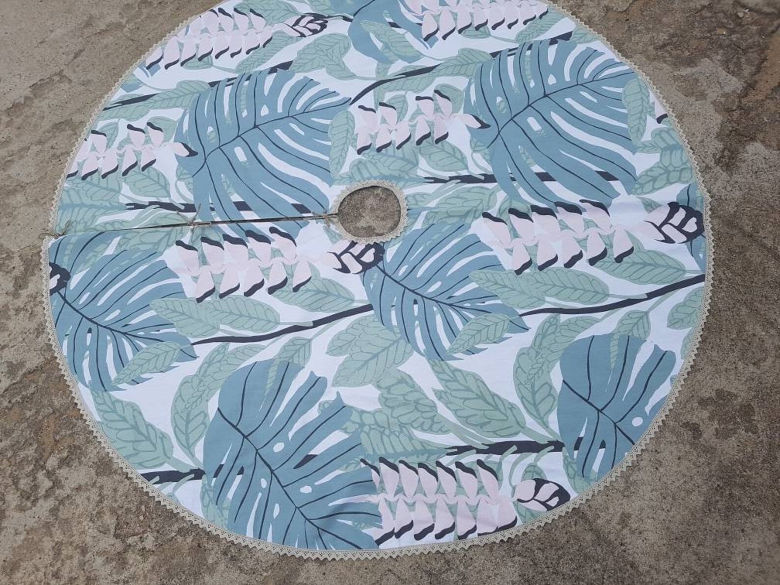 Tropical Christmas Tree Skirt 