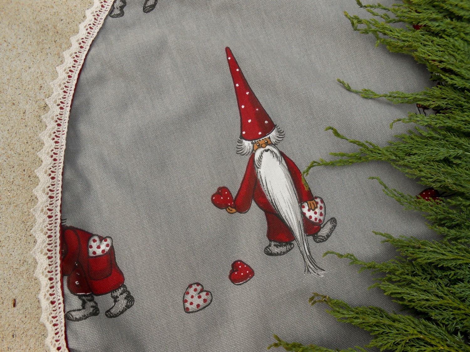 Gnome Magic Christmas Quilted Tree Skirt NCU0DDK1704