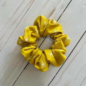 Yellow Daisy Scrunchie, Hair Tie