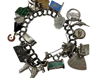 50-tals silverarmband med berlocker