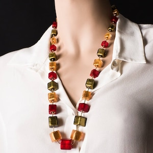 Kralenketting, vierkante ketting, gouden en rode ketting, Italiaanse handgemaakte sieraden, moderne ketting, muranoglas, cadeau-idee voor haar