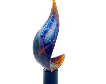 Escultura de cinta de cristal de Murano: obra abstracta de calcedonia