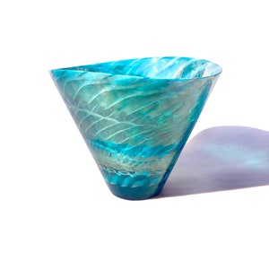 Aquagrüne Murano Glasvase: Modernes Italienisches Kunstglas (23 cm)