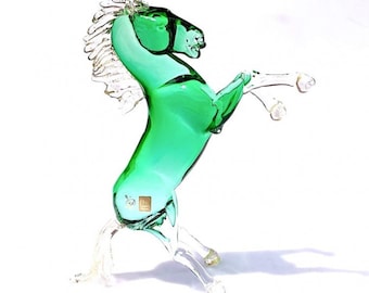 Escultura de caballo de cristal de Murano verde: detalles de cristal dorado, hecha en Italia