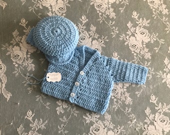 001. Baby boy V-neck sweater sets in light blue with newsboy hats.