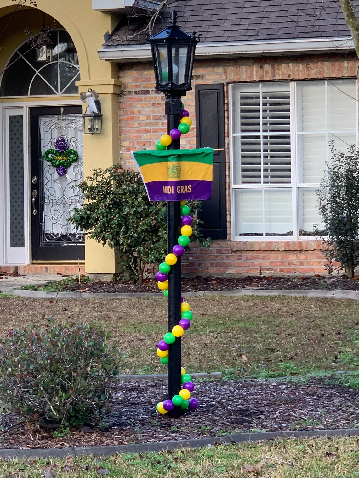 how to make mardi gras bead garland