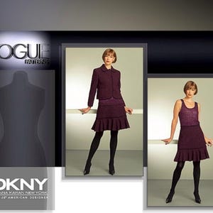 Pode incluir: Duas modelos vestindo um conjunto de saia roxo e preto com uma bainha franjada. O conjunto é da Donna Karan New York, uma estilista americana da Vogue. O texto "Vogue Patterns" é visível no fundo.