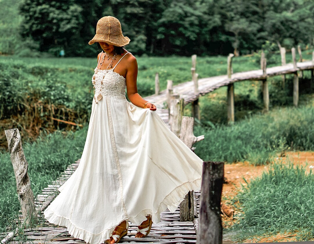 【RIXO】Regine ボヘミアン 白 コットン マキシドレス Regine Cotton Maxi Dress in White Ombre Floral Embroidery Ivory