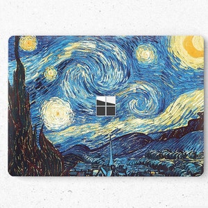 Peut inclure: Une peau d'ordinateur portable représentant un ciel nocturne étoilé bleu et jaune vibrant avec des nuages tourbillonnants, inspiré du célèbre tableau de Vincent van Gogh. La peau a une découpe pour l'appareil photo de l'ordinateur portable et une petite fenêtre pour le logo de l'ordinateur portable.