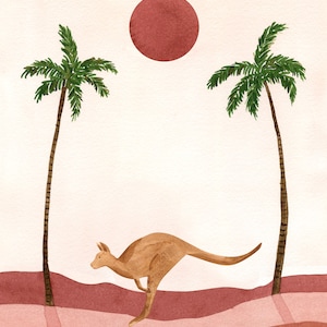 Puede incluir: Una ilustraci&oacute;n de acuarela de un canguro saltando frente a dos palmeras con un gran sol rojo en el fondo. La escena est&aacute; pintada en tonos de rosa y marr&oacute;n.