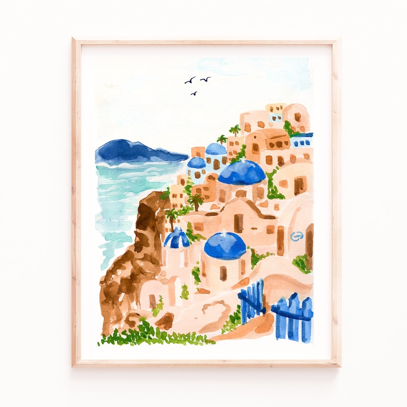 Puede incluir: Pintura acuarela de un pueblo encalado con edificios de c&uacute;pulas azules en un acantilado con vistas al mar. La pintura tiene un ambiente suave y de ensue&ntilde;o y es perfecta para agregar un toque de encanto mediterr&aacute;neo a tu hogar.