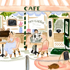 Op de afbeelding: Een aquarel-illustratie van een caf&eacute; met een roze luifel en het woord "Cafe" op een groene banner. Twee mensen zitten aan tafels, een leest een krant en de ander kijkt naar een telefoon. Er ligt een kat op de grond voor het caf&eacute;.