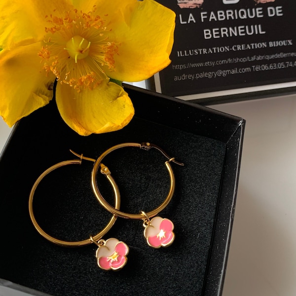 Créoles fleuries, couleur rose, 30 mm, acier plaqué OR18k et émail , BO romantiques