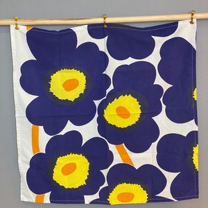 Tela Marimekko vintage Unikko, diseño Maija Isola para Marikangas Maritextil 1949.