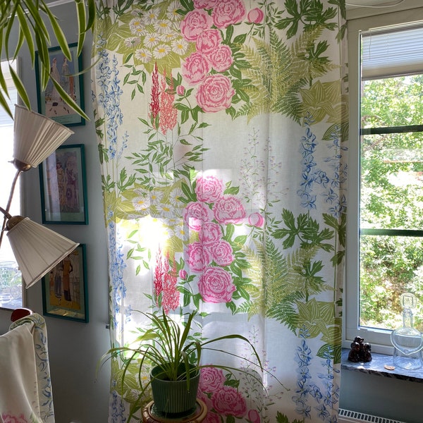 2 Vintage curtains of floral fabric by Sven Erik Skawonius Sweden in the 60s.