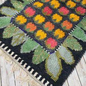 Scandinavian Rug, floral rya rug design 60s. Handmade in Sweden in the Mid century rug.