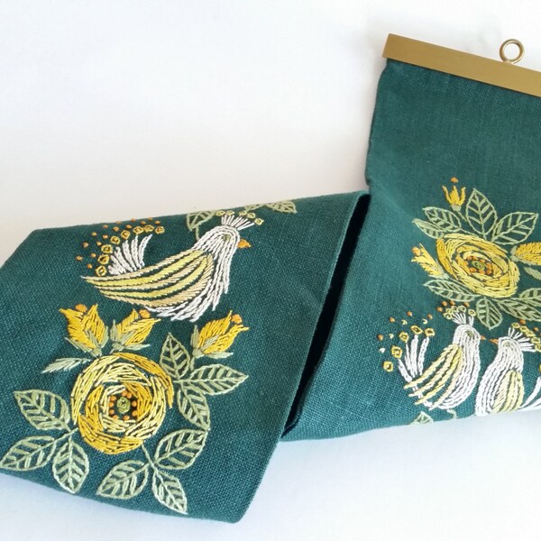Amazing retro vintage Swedish hand-embroidered runner - wallhanging birds and rose 60s. Brass hanging.