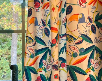 Panneau de rideaux suédois, tissu floral exotique perroquets, IKEA des années 1980.