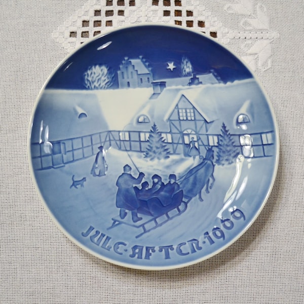 Vintage Christmas Plate 1969 Arrival of Christmas Guests Blue White Bing Grondahl B & G Copenhagen Porcelain Denmark PanchosPorch