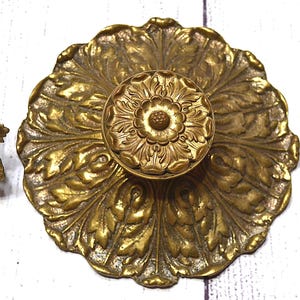 poignée de porte centrale vintage en laiton ouvragée, grande quincaillerie de porte de style rococo