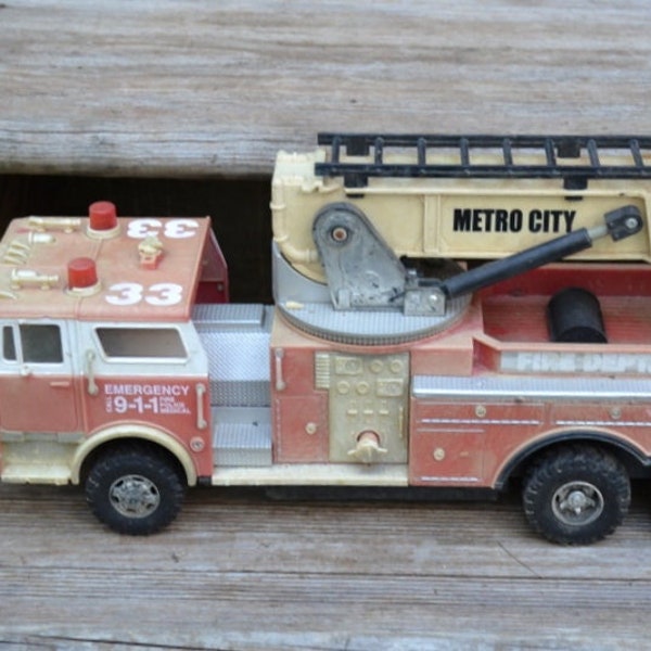 Vintage Metro City Unit 33 Firetruck Fire Engine Faded Worn Distressed Plastic Used Toy Photo Prop Craft Project Restoration PanchosPorch