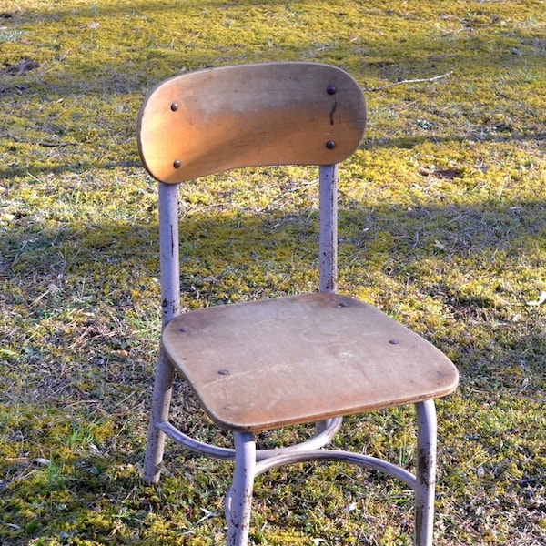 Vintage SCHOOL CHAIR Childs Industrial Metal and Wood Desk Chair Putty Beige 1st 2nd Grader Kids Furniture 1963 Nostalgia Panchosporch