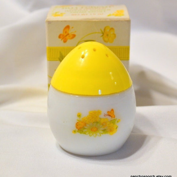 Vintage Avon Buttercup Salt Shaker Full in Box Floral Butterfly Milk Glass Shaker Collectible Avon Yellow White Imperial Garden Panchosporch