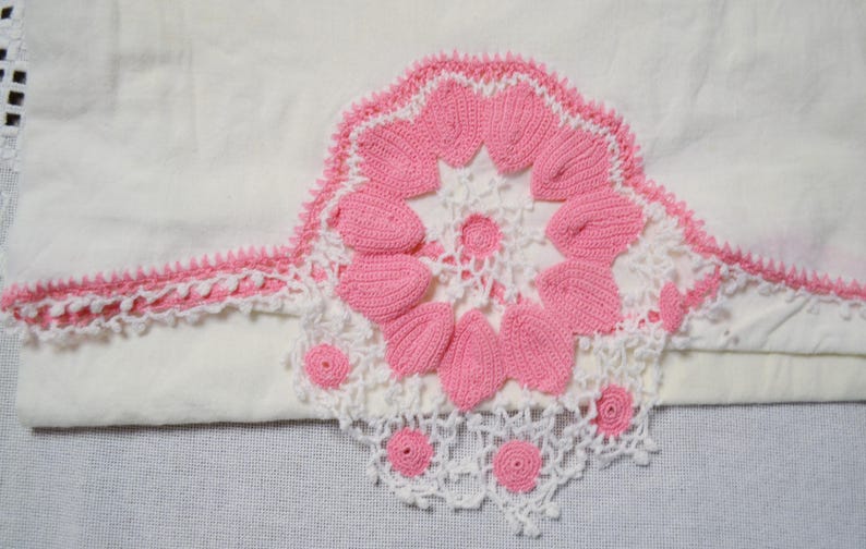 Vintage Pillow Case Pair Pink White Crocheted Insert Edge Flower Floral Old Linens PanchosPorch