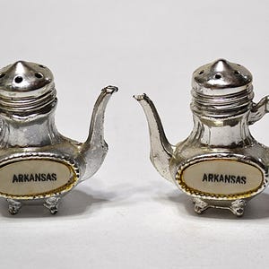 Vintage Salt and Pepper Shaker Set Arkansas Metal Teapots Souvenir Kitsch Kitchen Japan