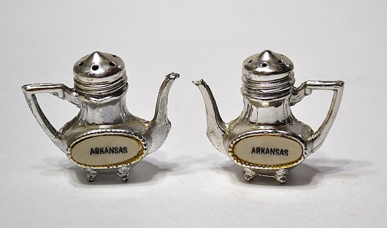 Vintage Salt and Pepper Shaker Set Arkansas Metal Teapots Souvenir Kitsch Kitchen Japan