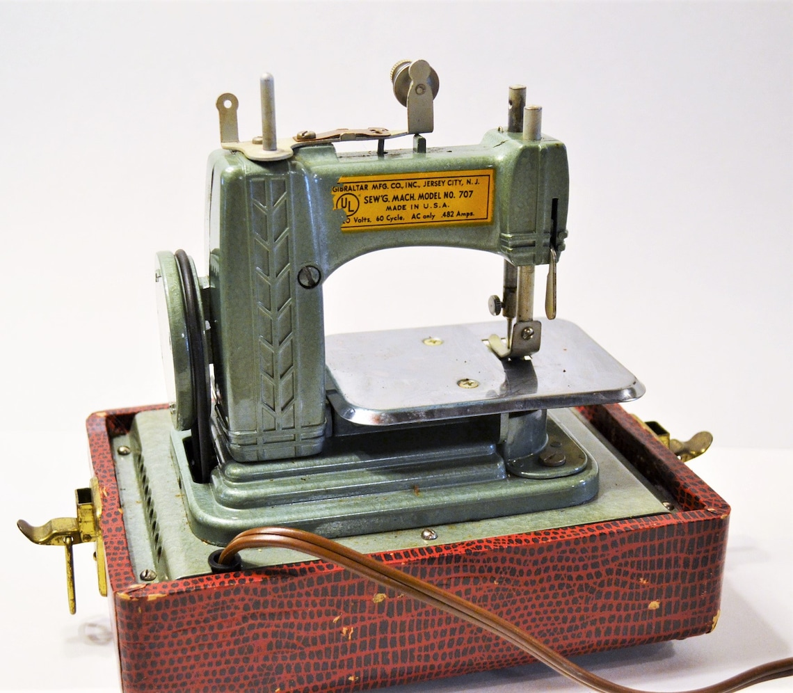 Vintage Betsy Ross Sewing Machine Small Size Electric Toy Etsy