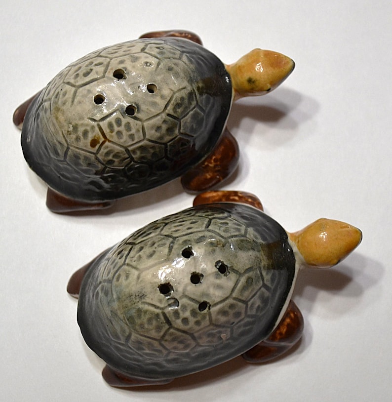 Vintage Salt and Pepper Shaker Set Turtles Whimsical Kitsch Kitchen ...