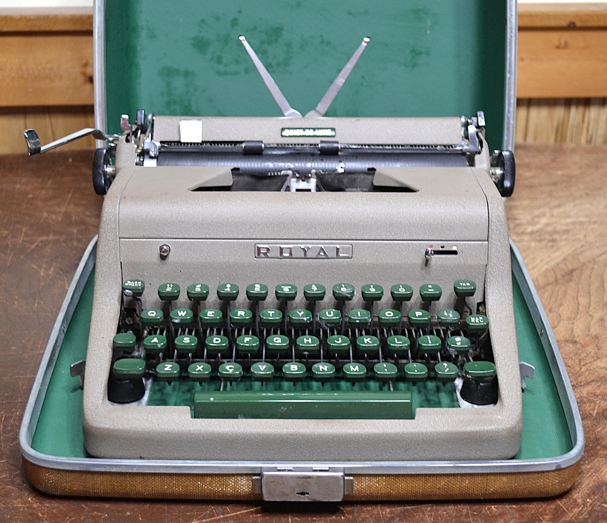 Vintage Royal Typewriter - Etsy