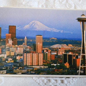 Vintage carte postale WASHINGTON Seattle Space Needle Mountain Americana Road Trip carte postale souvenirs souvenirs papier éphémères PanchosPorch